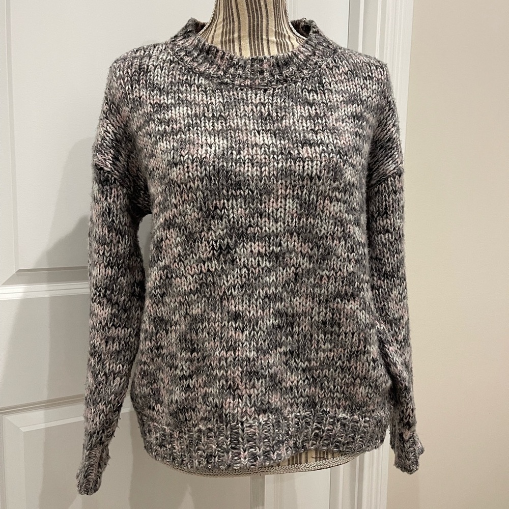 Women’s Gray and White Sweater Crew Neck Loft Top Size S